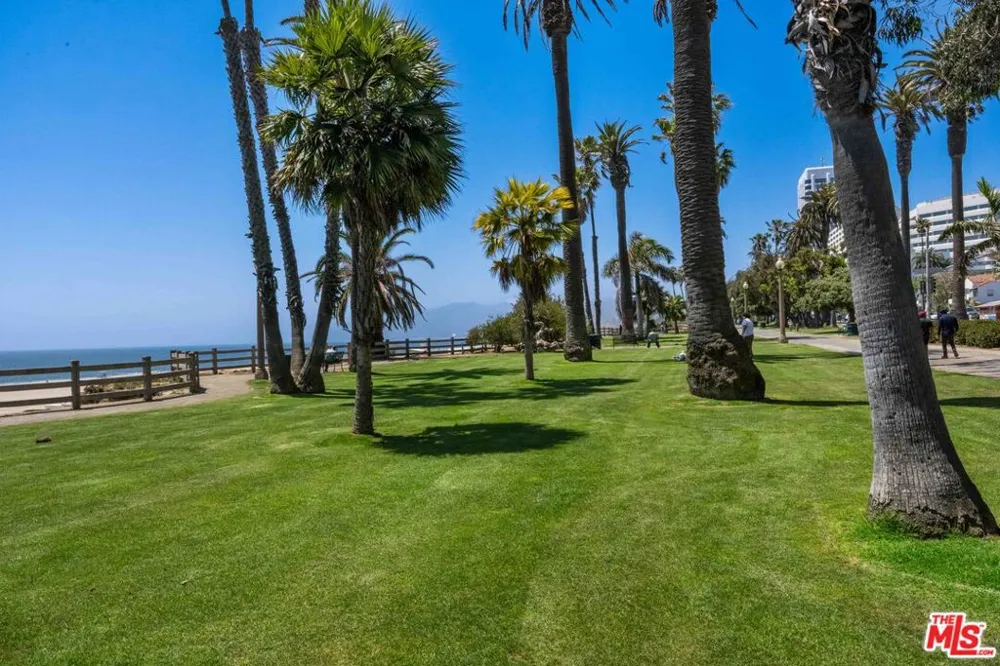 933 11th Street #21 Santa Monica, CA 90403