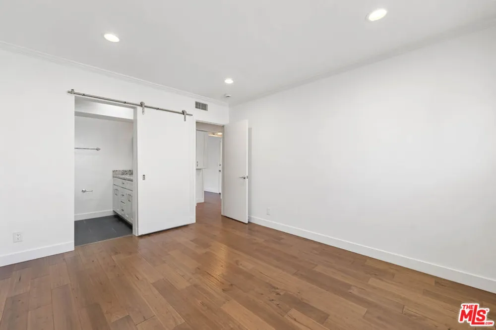 933 11th Street #21 Santa Monica, CA 90403