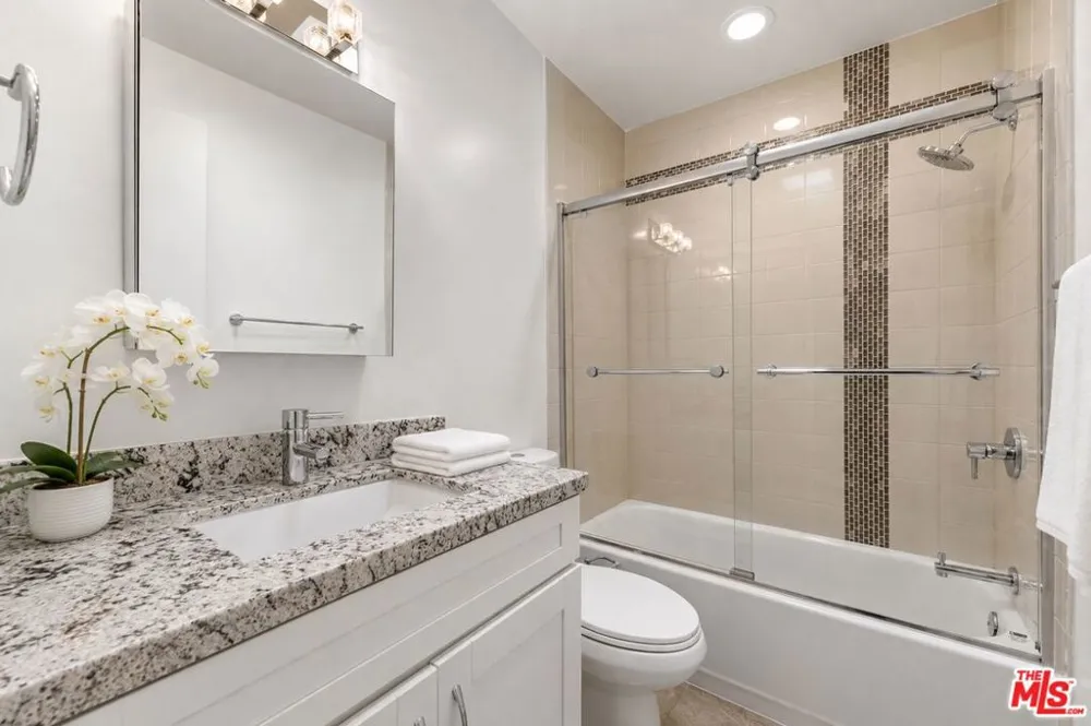 933 11th Street #21 Santa Monica, CA 90403