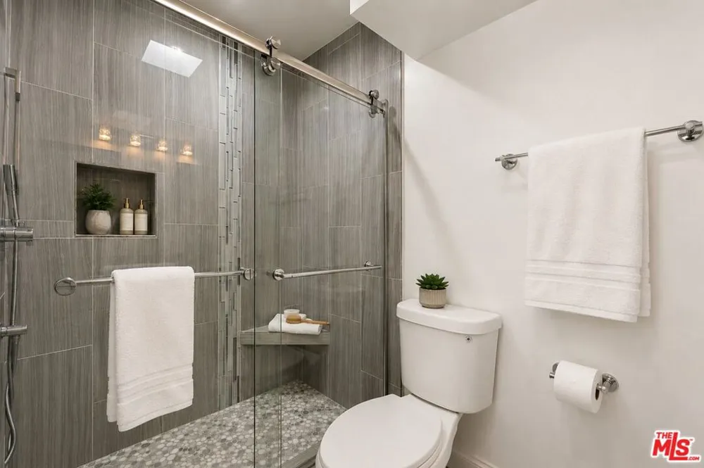 933 11th Street #21 Santa Monica, CA 90403