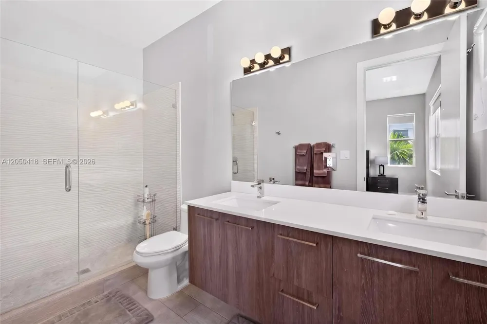 405 NE 35th Ct #5 Oakland Park, FL 33334