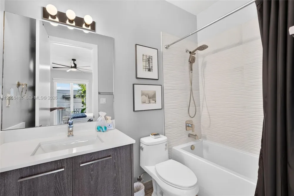405 NE 35th Ct #5 Oakland Park, FL 33334
