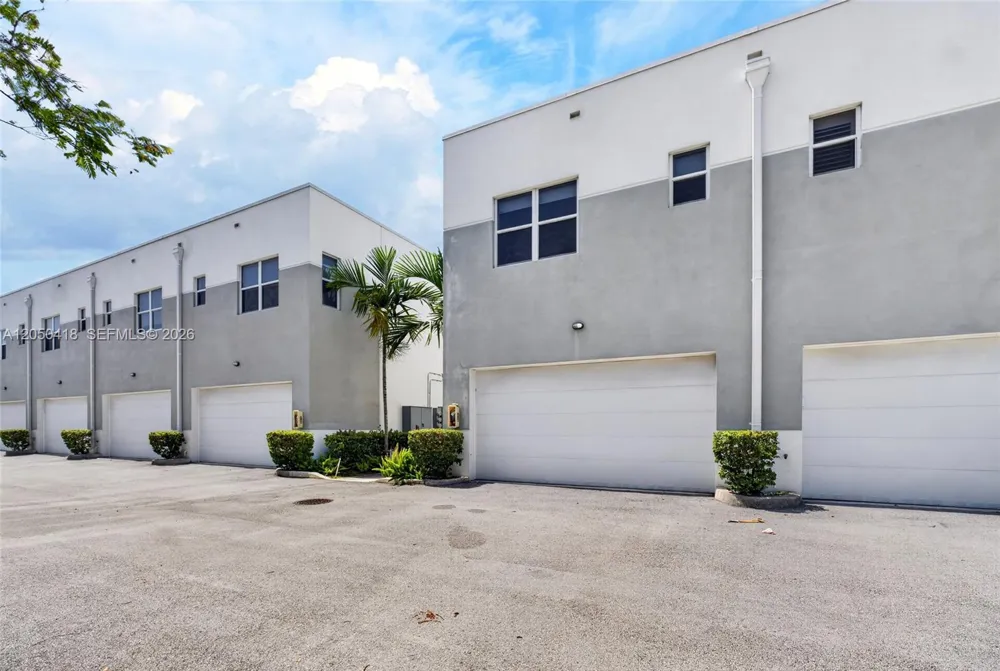 405 NE 35th Ct #5 Oakland Park, FL 33334