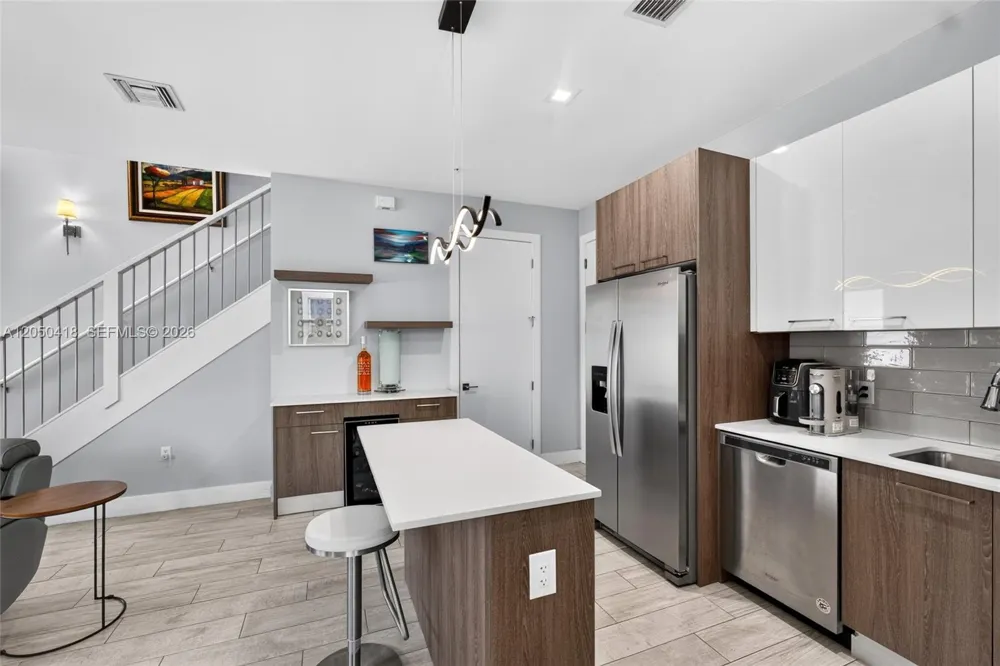 405 NE 35th Ct #5 Oakland Park, FL 33334