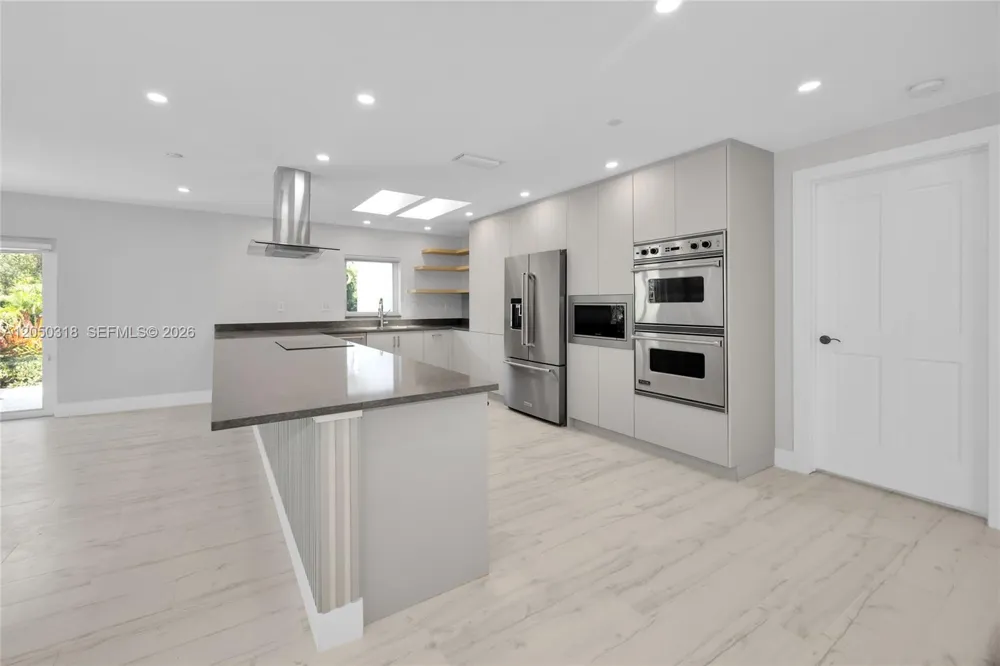 8303 Old Cutler Rd Coral Gables, FL 33143