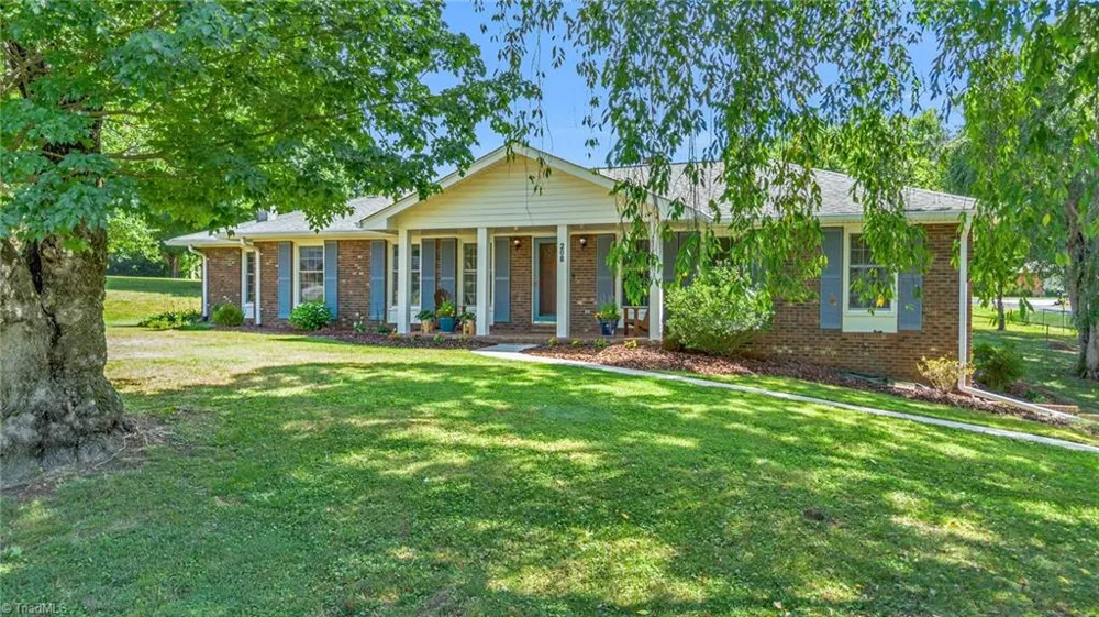 208 Raven Green Street Wilkesboro, NC 28697