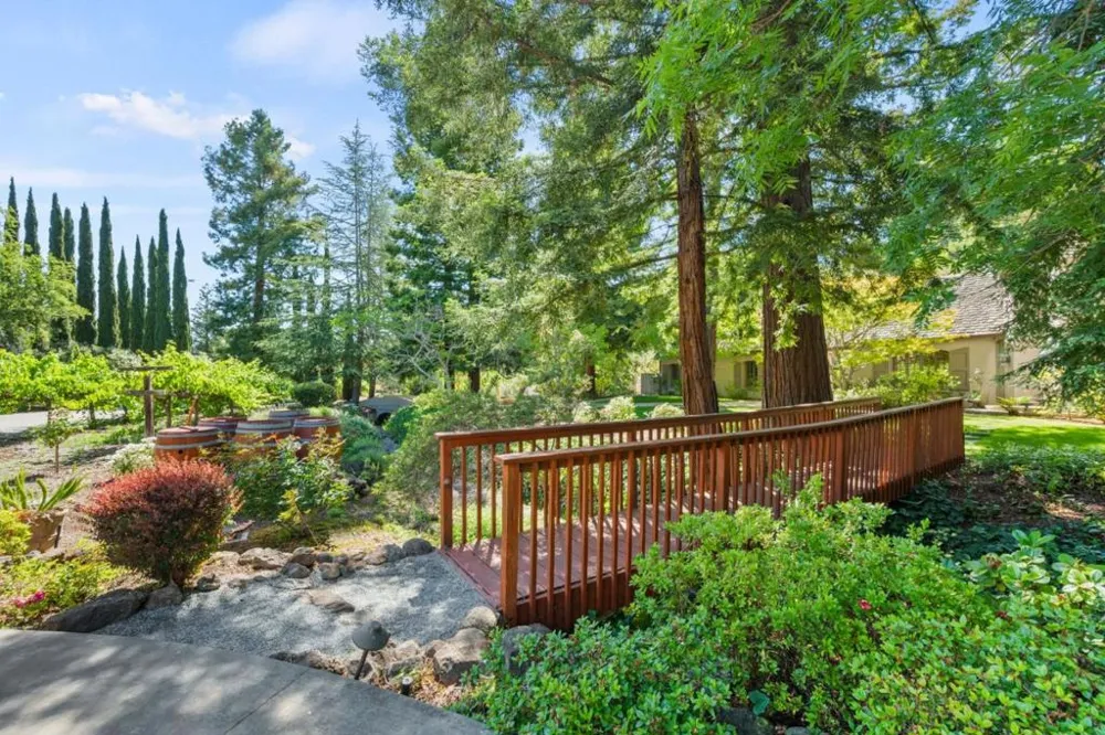 24970 Okeefe Lane Los Altos Hills, CA 94022