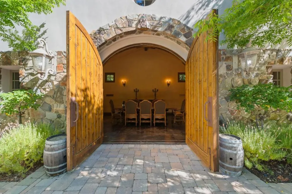 24970 Okeefe Lane Los Altos Hills, CA 94022