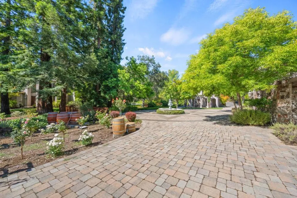 24970 Okeefe Lane Los Altos Hills, CA 94022