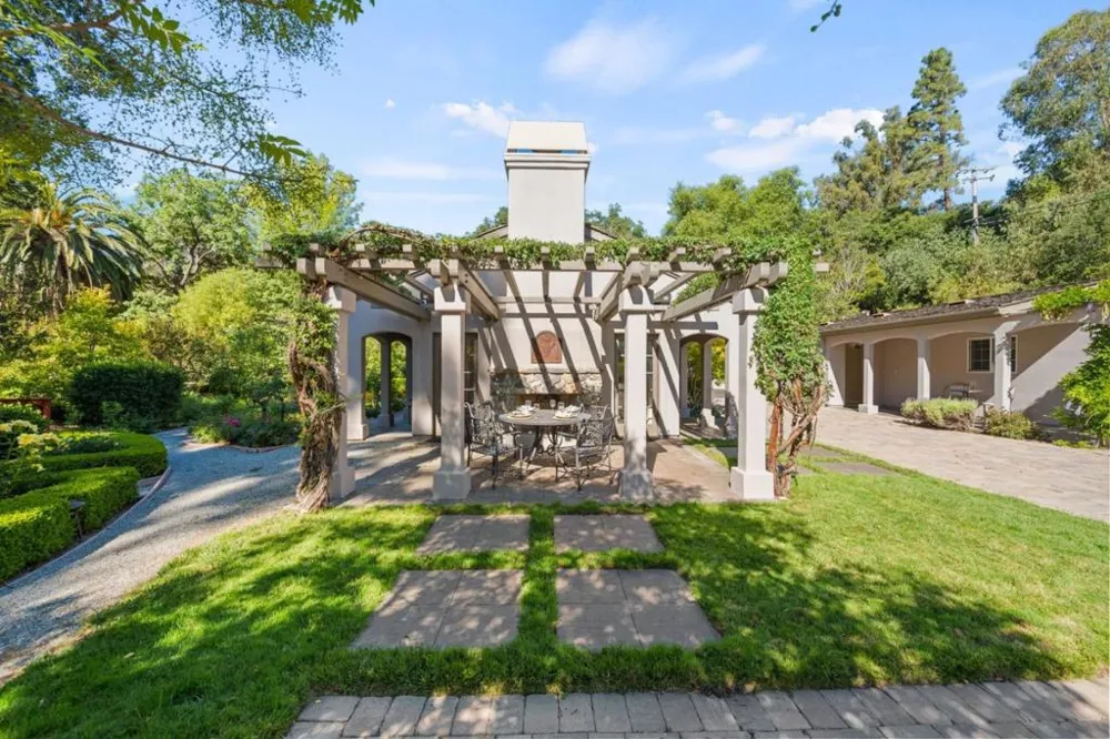 24970 Okeefe Lane Los Altos Hills, CA 94022