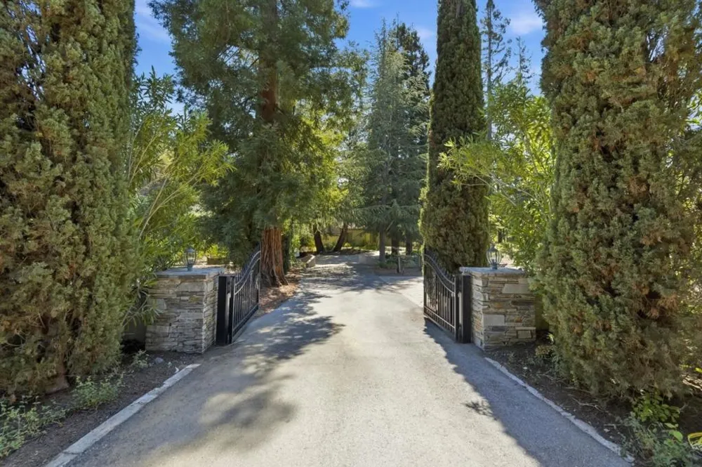 24970 Okeefe Lane Los Altos Hills, CA 94022
