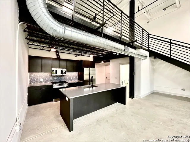 215 Coca Cola Pl Unit 302 San Antonio, TX 78219