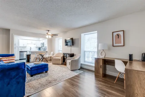 5214 Fleetwood Oaks Avenue #206