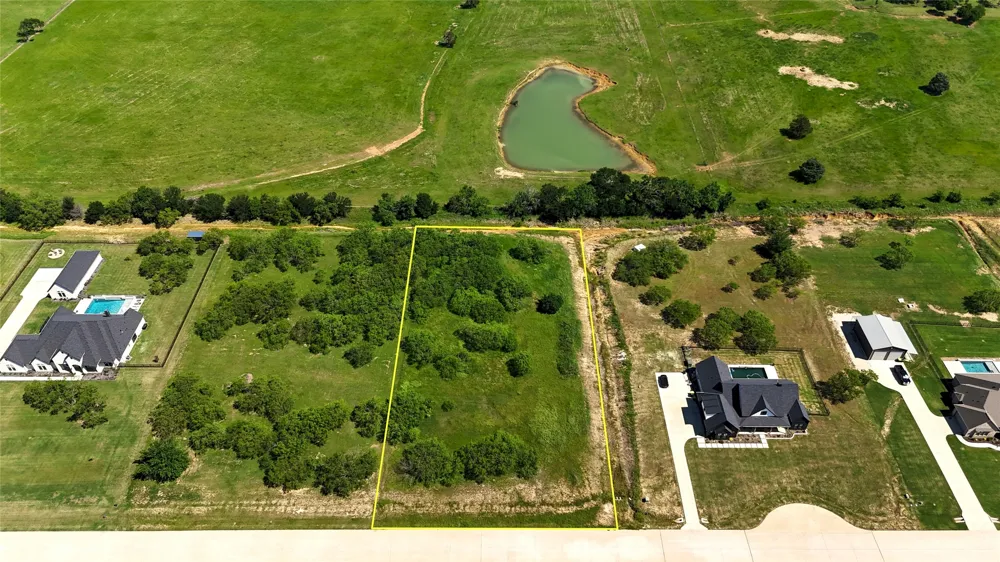 800 Vest Lane Pilot Point, TX 76258