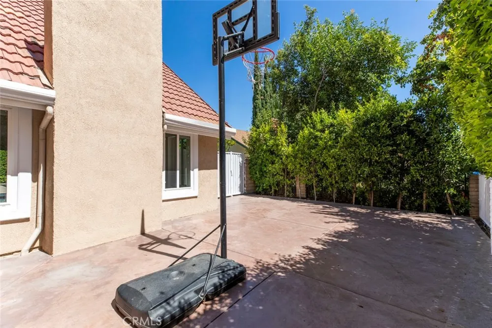 8338 Sale West Hills, CA 91304
