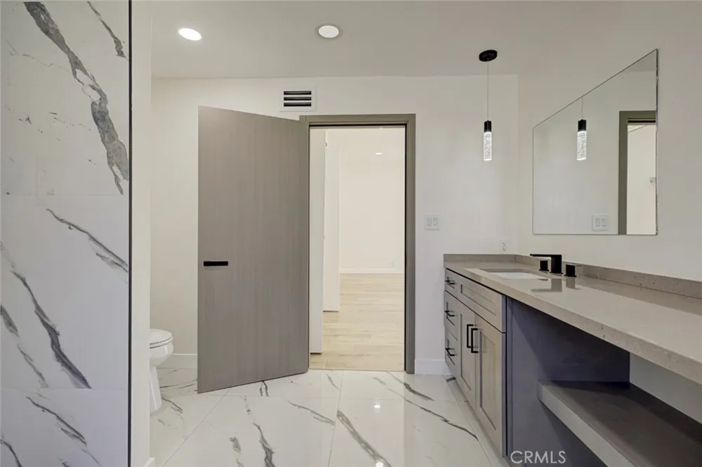 8338 Sale West Hills, CA 91304