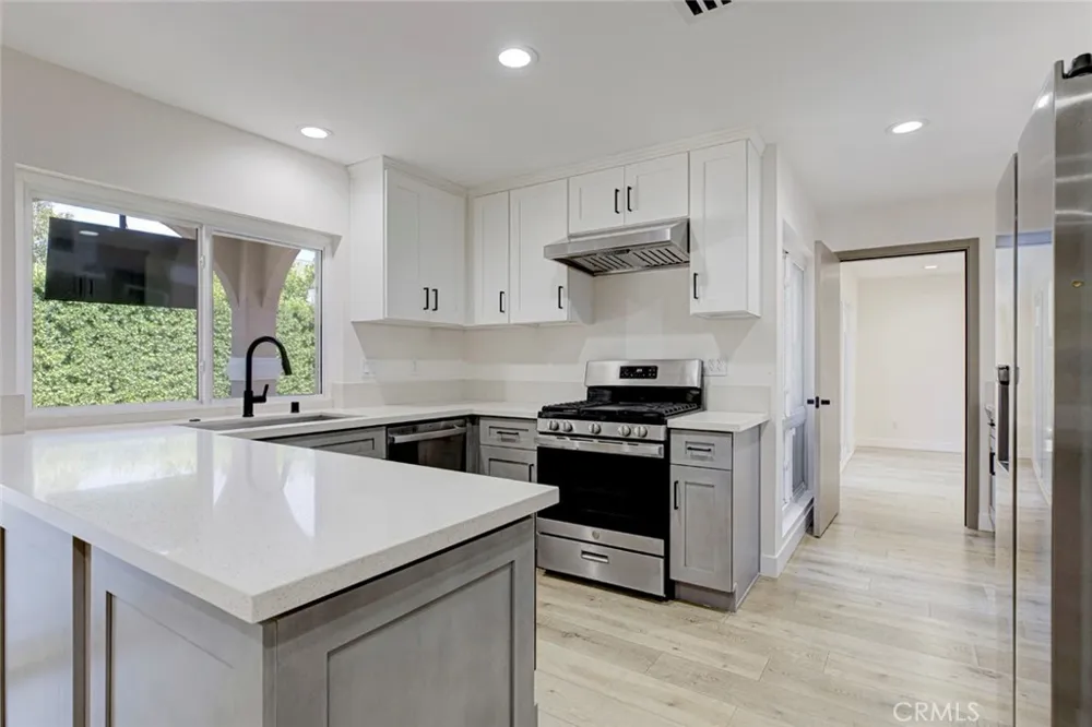 8338 Sale West Hills, CA 91304