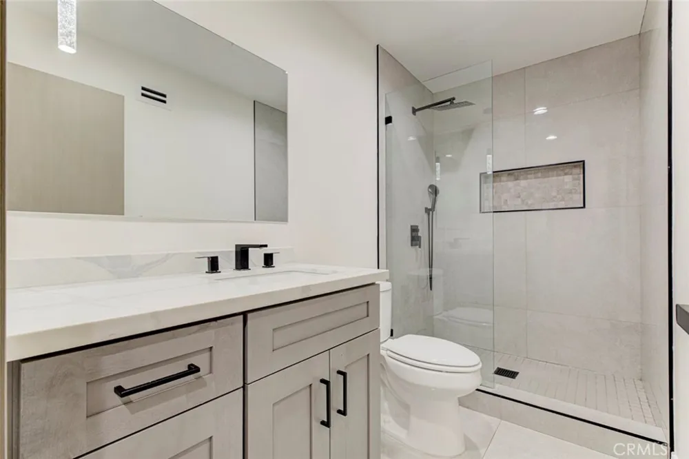 8338 Sale West Hills, CA 91304
