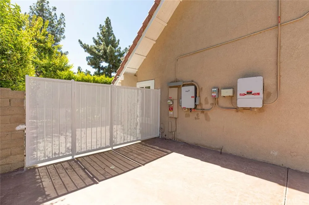 8338 Sale West Hills, CA 91304