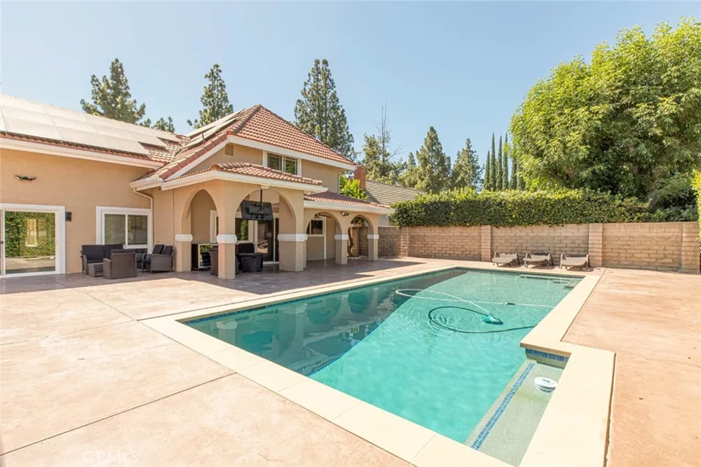 8338 Sale West Hills, CA 91304