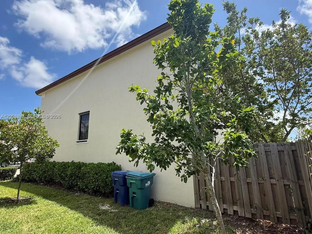 10072 SW 231 st Ln Miami, FL 33190