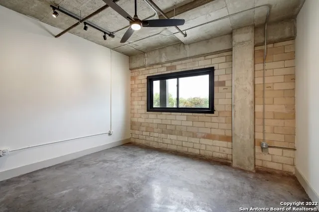 215 COCA COLA PL Unit 308 San Antonio, TX 78219