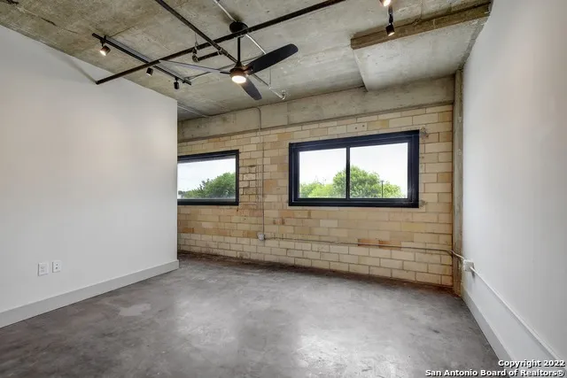 215 COCA COLA PL Unit 308 San Antonio, TX 78219