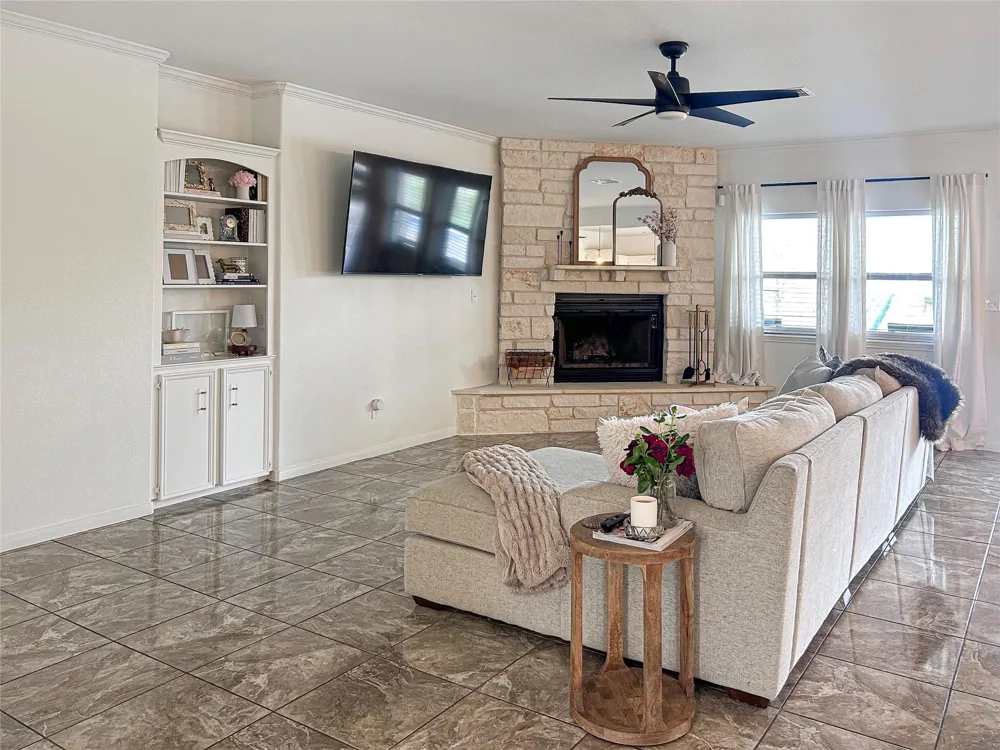 626 Sunset Trail Angleton, TX 77515