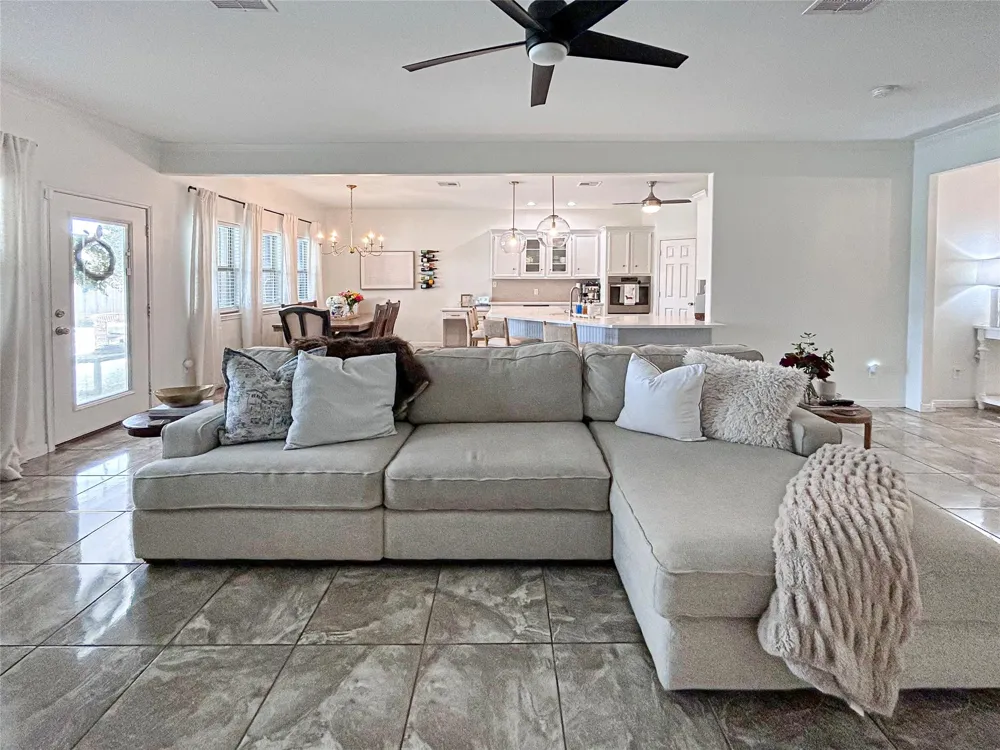 626 Sunset Trail Angleton, TX 77515