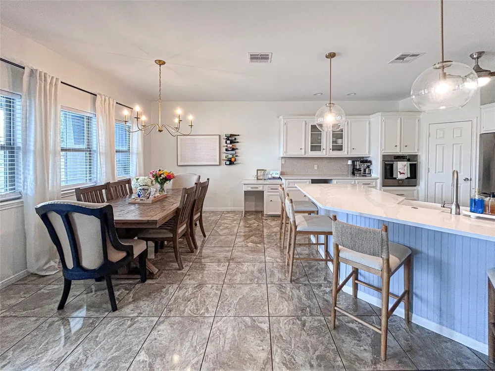 626 Sunset Trail Angleton, TX 77515