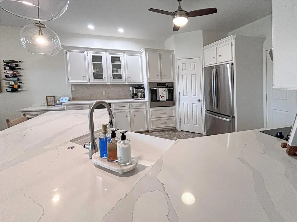 626 Sunset Trail Angleton, TX 77515