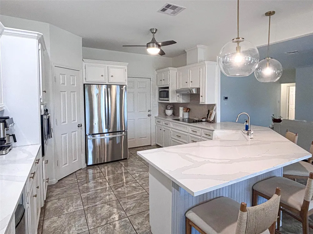 626 Sunset Trail Angleton, TX 77515