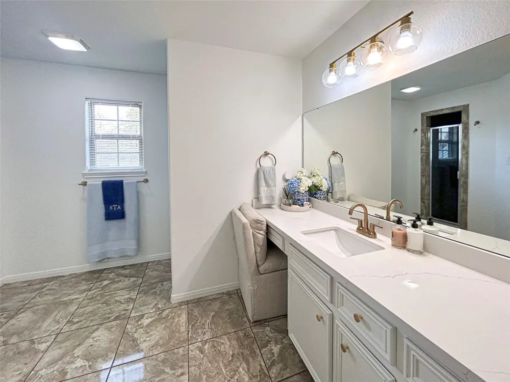 626 Sunset Trail Angleton, TX 77515