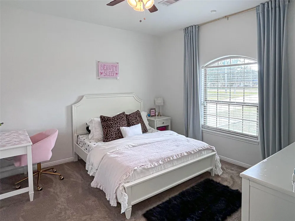 626 Sunset Trail Angleton, TX 77515
