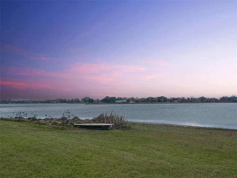 626 Sunset Trail Angleton, TX 77515