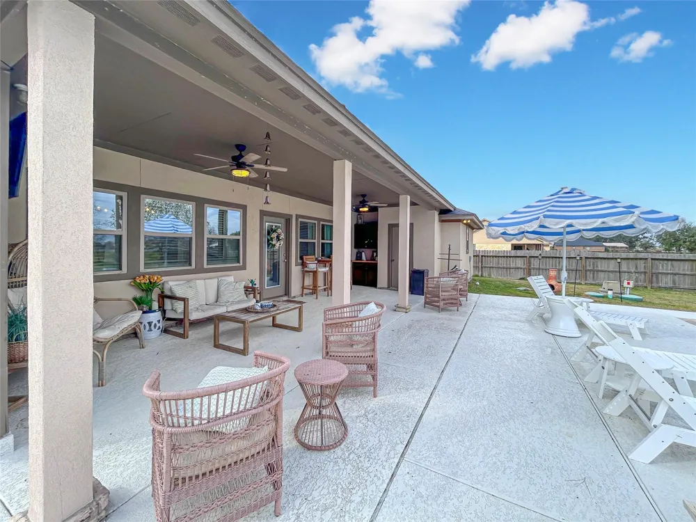 626 Sunset Trail Angleton, TX 77515