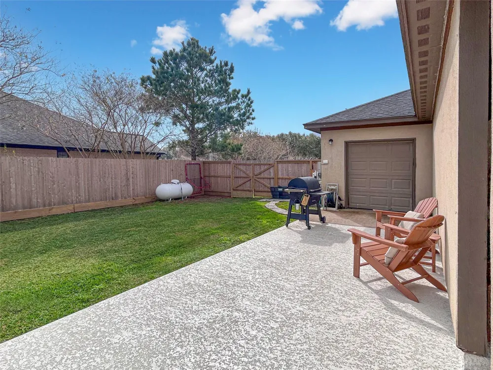 626 Sunset Trail Angleton, TX 77515