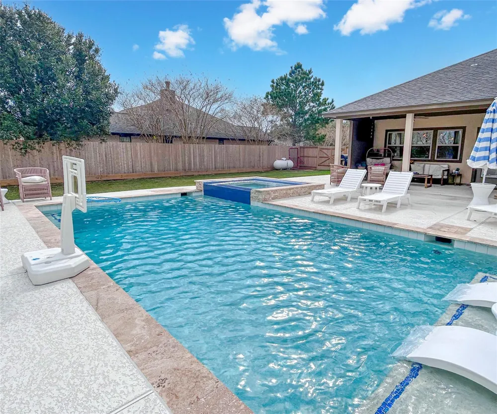626 Sunset Trail Angleton, TX 77515