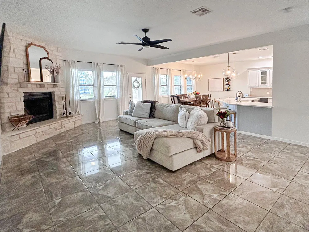 626 Sunset Trail Angleton, TX 77515
