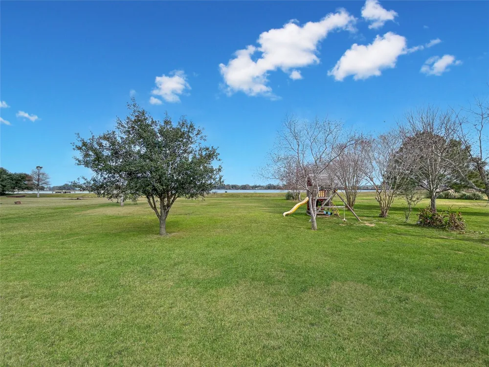 626 Sunset Trail Angleton, TX 77515