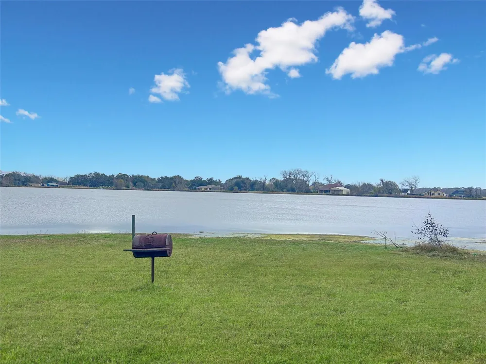 626 Sunset Trail Angleton, TX 77515