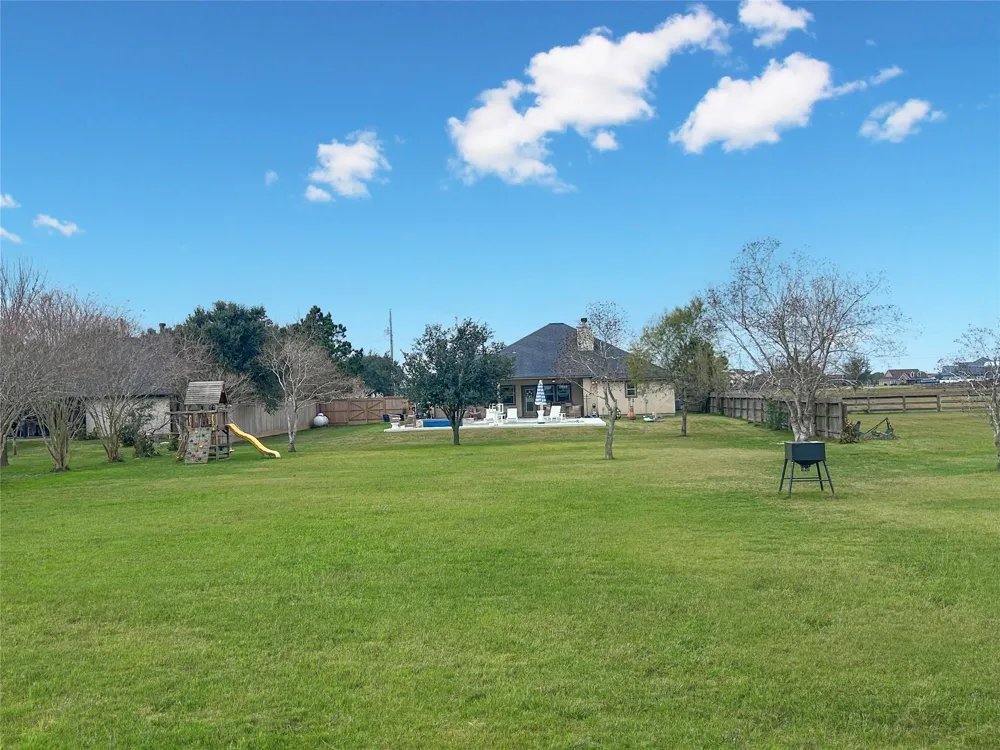 626 Sunset Trail Angleton, TX 77515