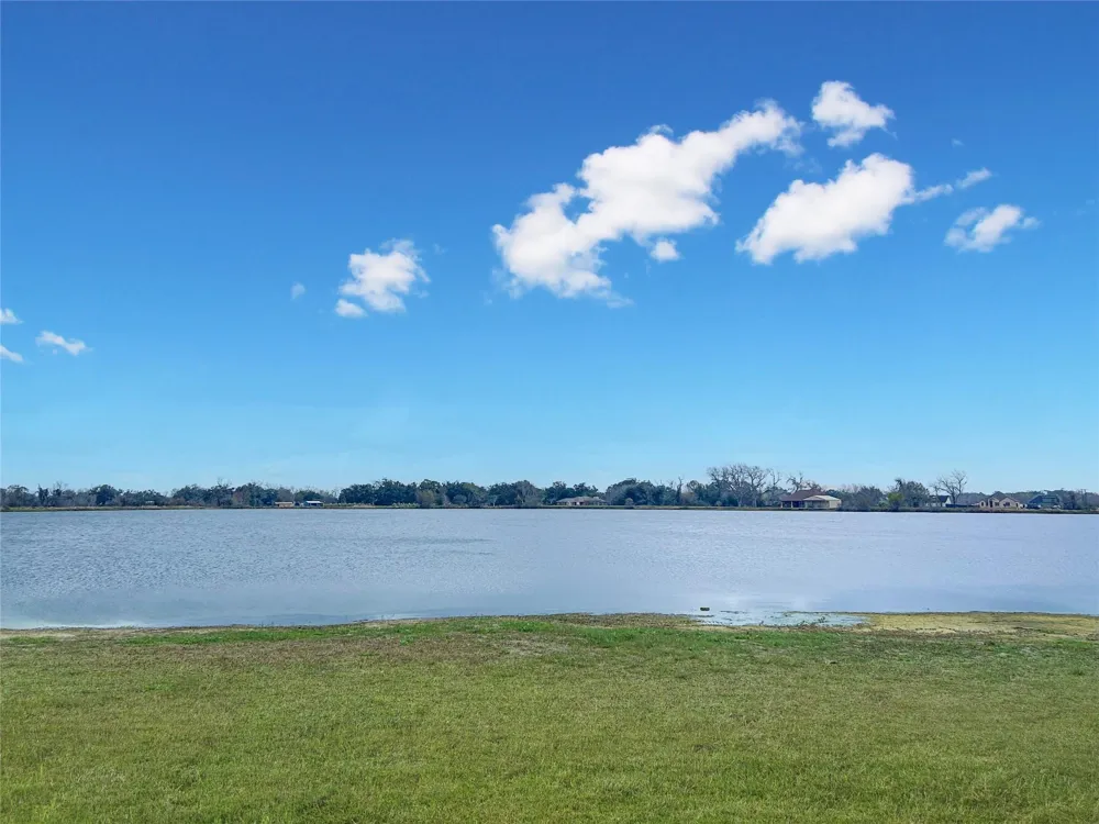 626 Sunset Trail Angleton, TX 77515