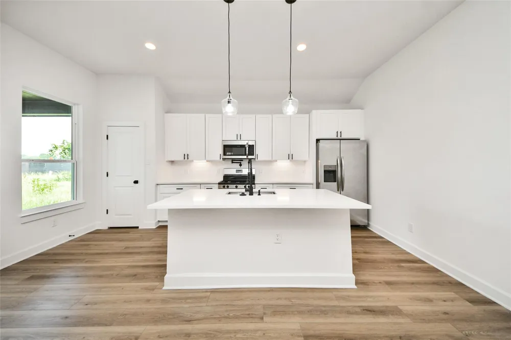 925 1st Street Hempstead, TX 77445
