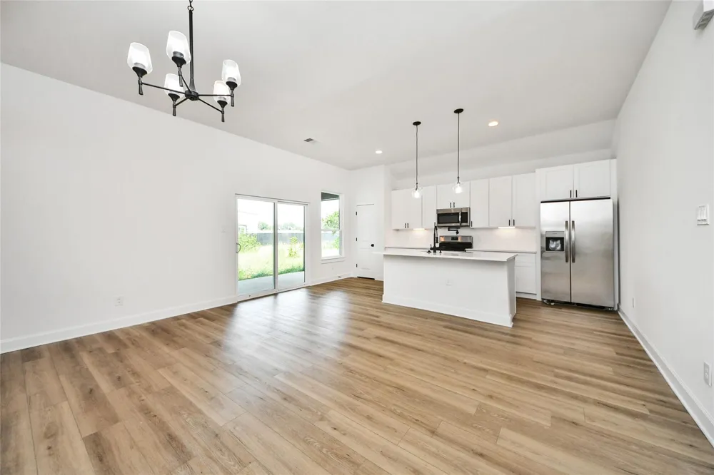 925 1st Street Hempstead, TX 77445