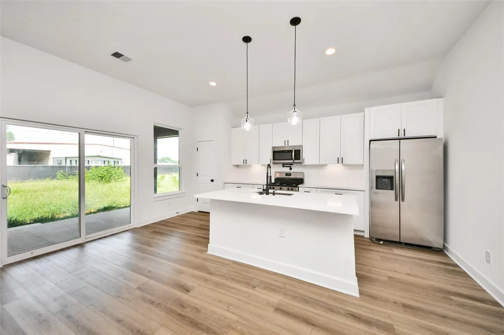 925 1st Street Hempstead, TX 77445