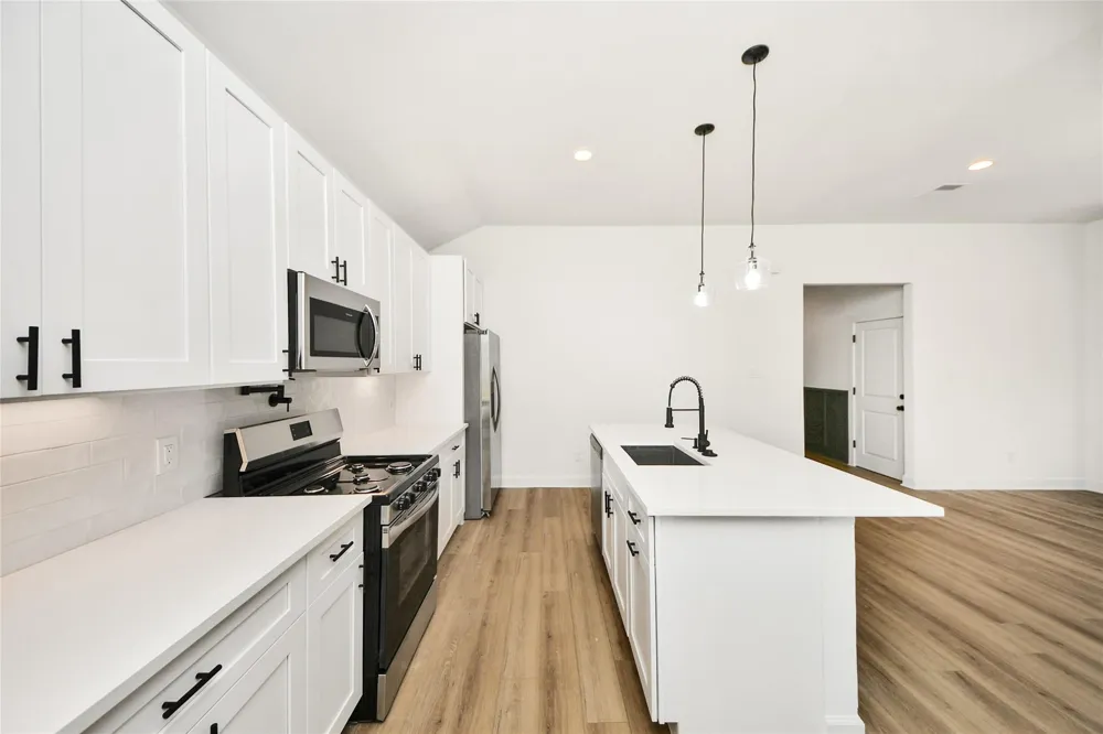 925 1st Street Hempstead, TX 77445