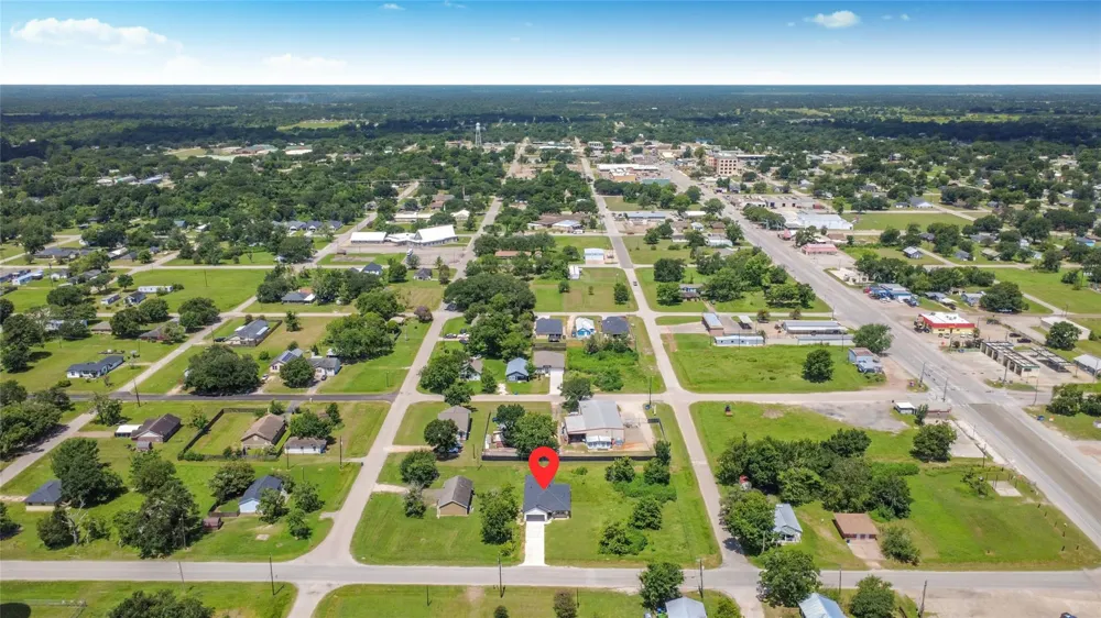 925 1st Street Hempstead, TX 77445
