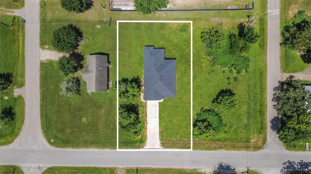925 1st Street Hempstead, TX 77445