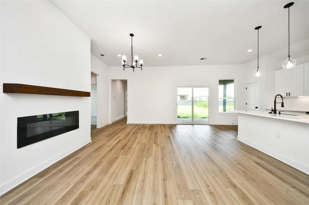 925 1st Street Hempstead, TX 77445
